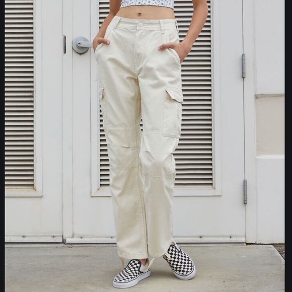 Brandy Melville Pants - Brandy Melville✨Piper Cream Cargo Pants Juniors S